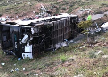 Niğde’de öğrenci otobüsü şarampole yuvarlandı 3 ölü 41 yaralı !
