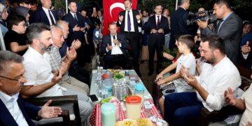 Cumhurbaşkanı Recep Tayyip Erdoğan’dan Şehit Ailesine Ziyaret