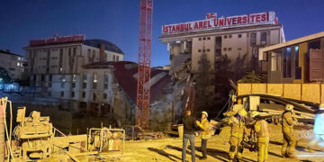 İstanbul’da 3 katlı özel üniversite binası çöktü