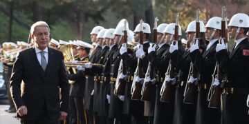 Milli savunma bakanından Bahriye’nin kalbine ziyaret