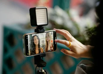 YouTube’de İzlenen Videoların Gerçekliğini Yapay Zekadan Ayırt Etmek